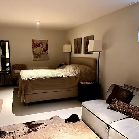 Luxury Waterfrontvilla 빌라 *